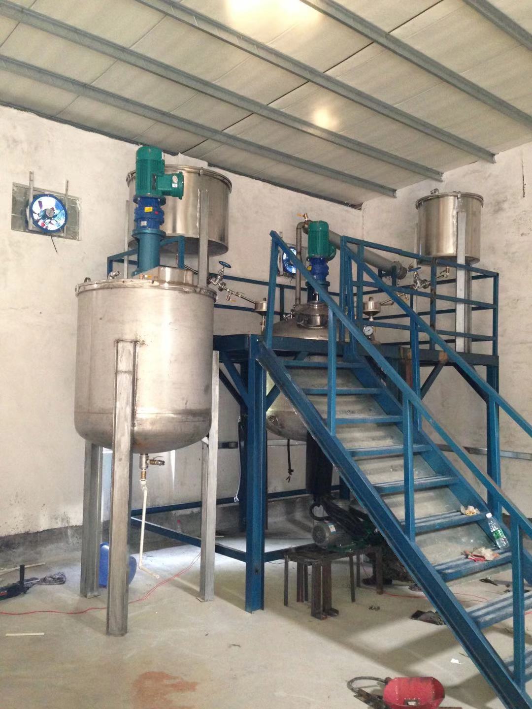 客戶定制配套攪拌反應釜設備